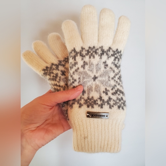 Norwear Cream and Gray Knit Gloves - Picture 7 of 7